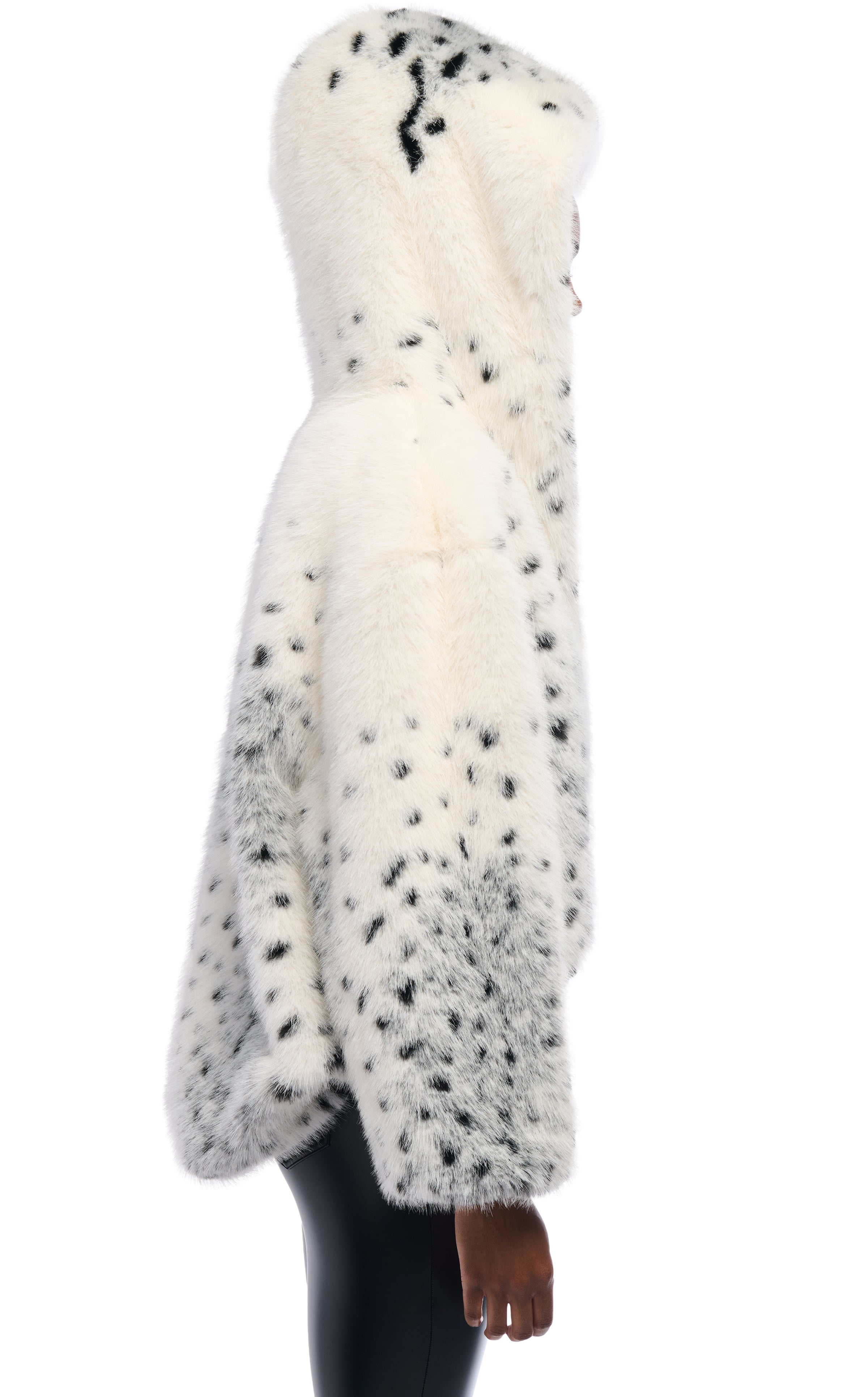 yzerr着用✨️】BREATH BADHOP FAUX FUR COAT - メルカリ