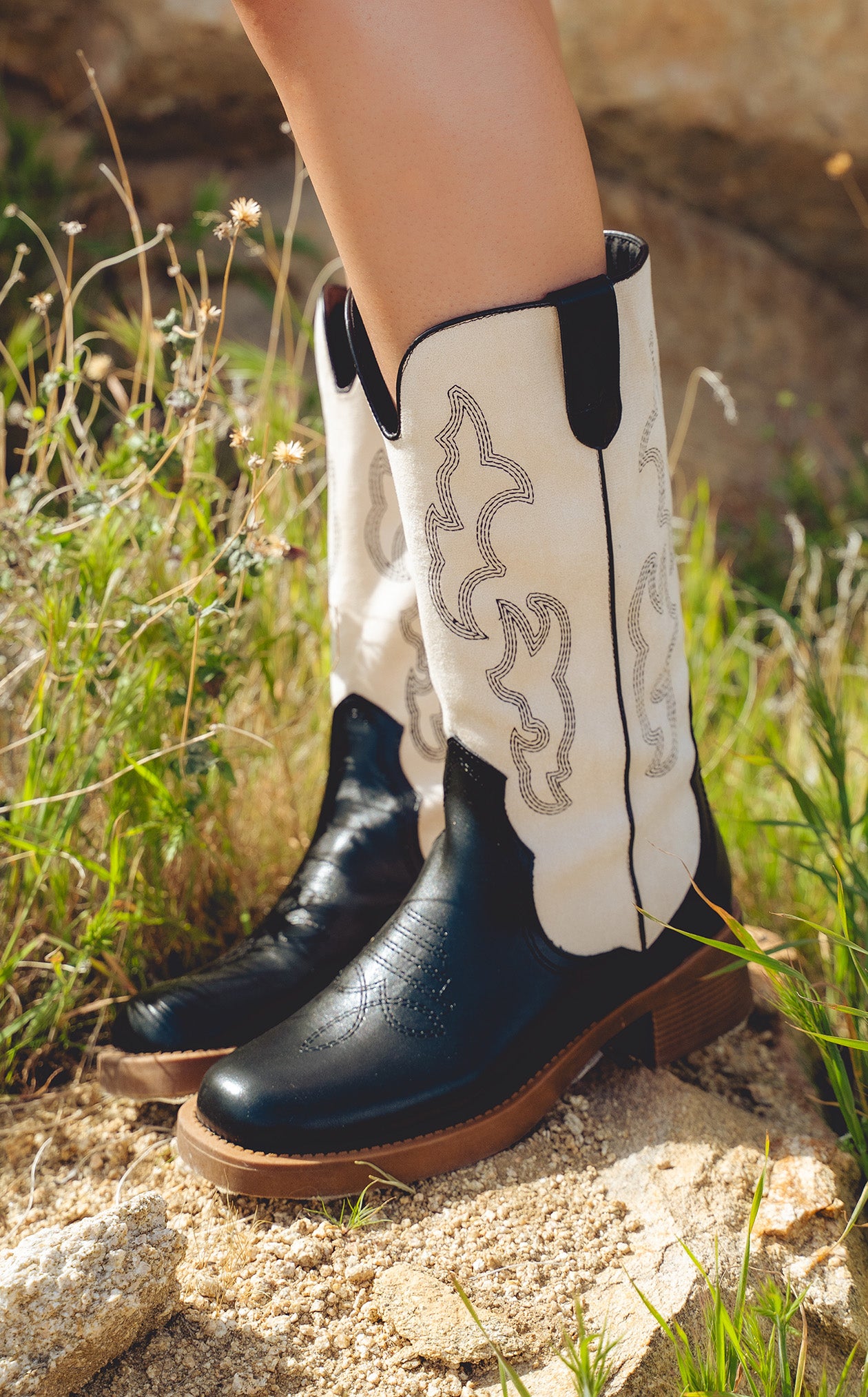 MARIANA-BLACKWHITE FLAT BOOT | AZALEA WANG