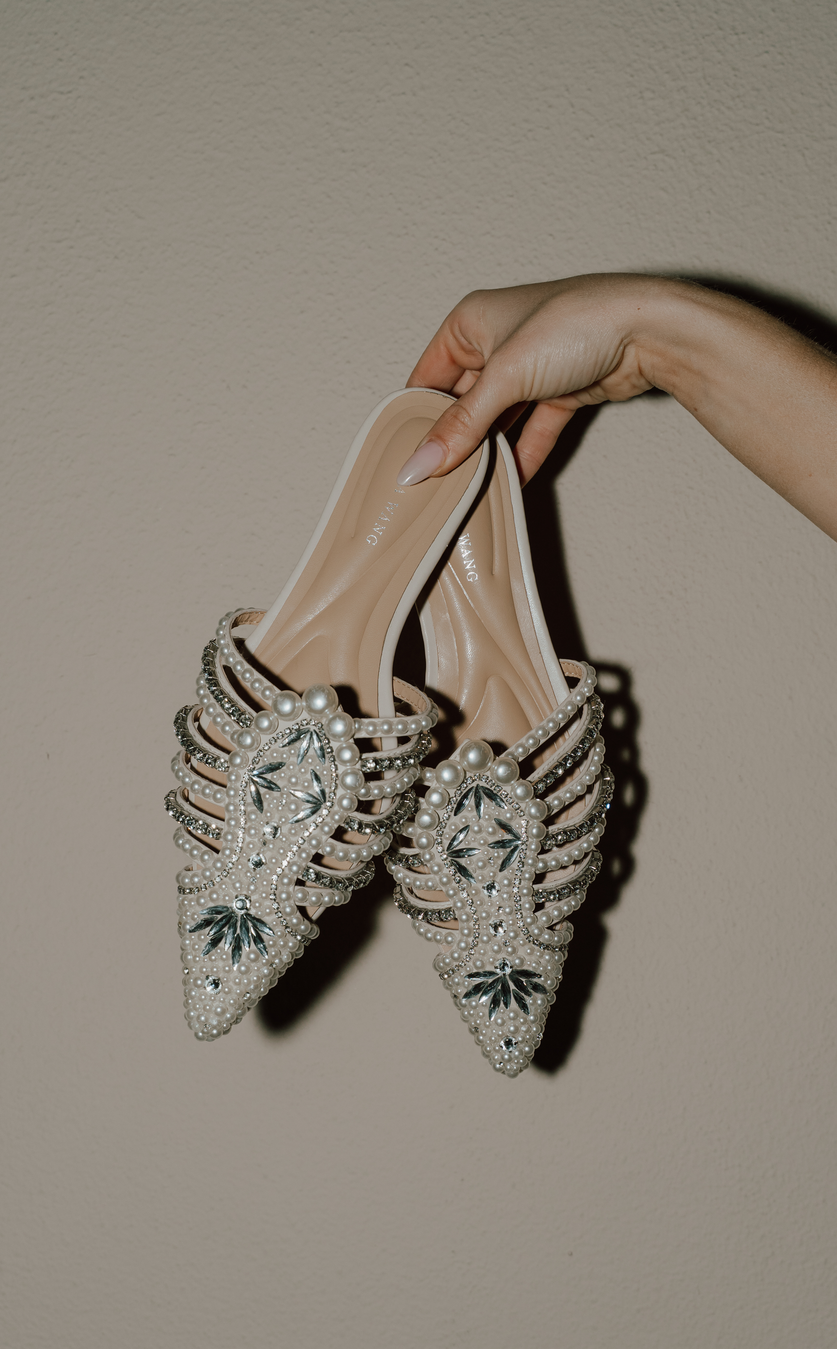 ADALINE-BONE PEARL POINTED TOE FLAT | AZALEA WANG