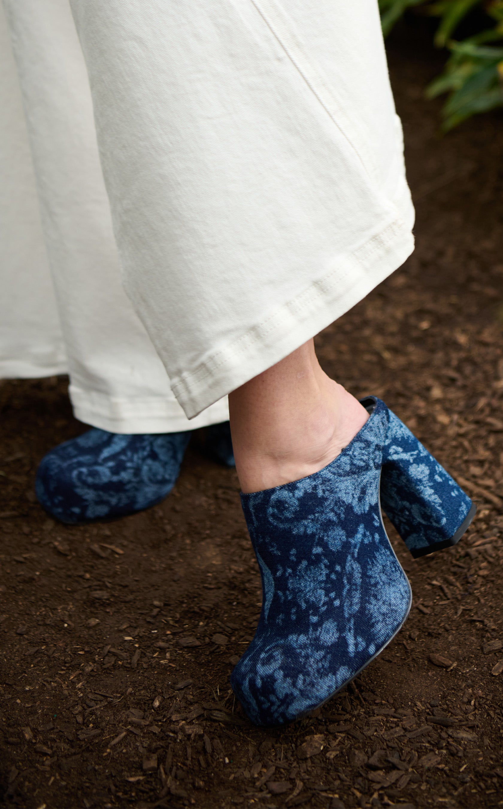 FLOREA-DENIM PLATFORM MULE | AZALEA WANG