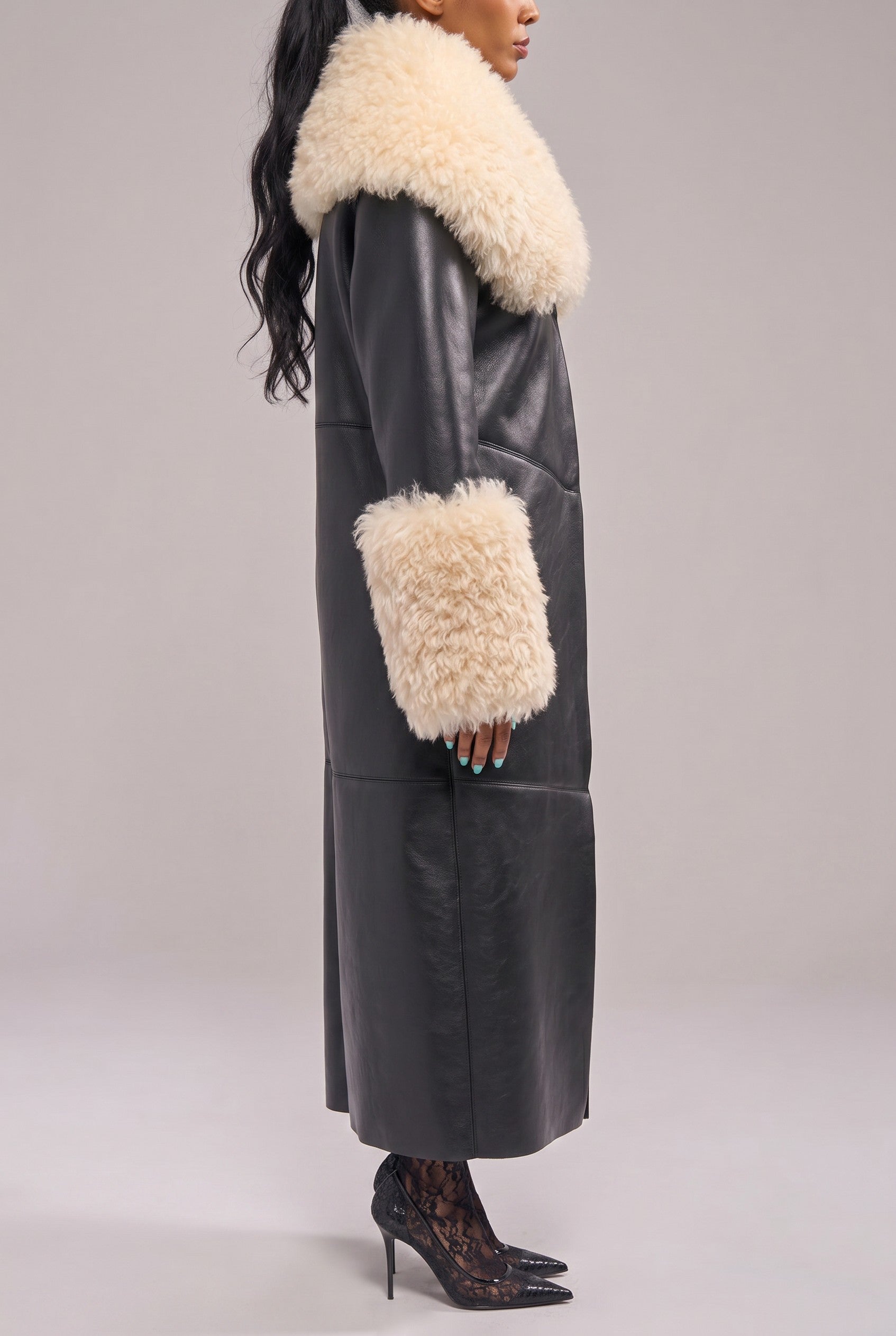FLUFFY-TRENCH-BLACK FAUX FUR JACKET | AZALEA WANG