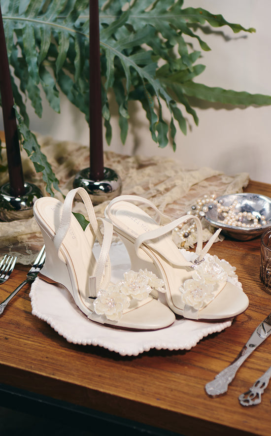 WINTERS-WHITE FLORAL WEDGE SANDAL