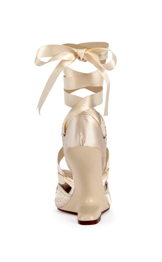 PIROUETTE-IVORY WRAP-AROUND WEDGE PUMP