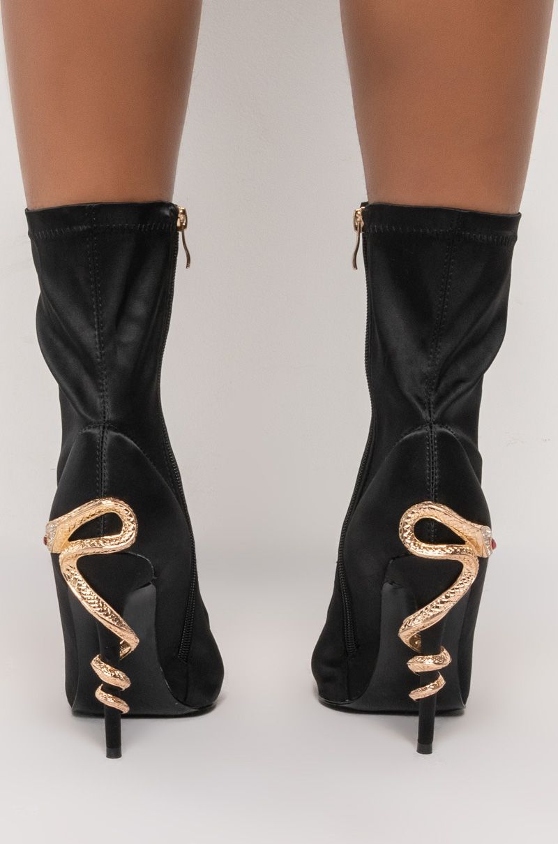 QUEEN-BLACK STILETTO BOOTIE