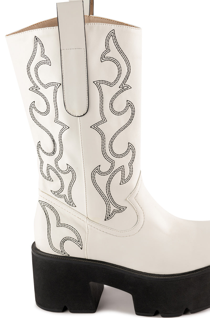 BLIZZARD-WHITE CHUNKY WESTERN BOOT